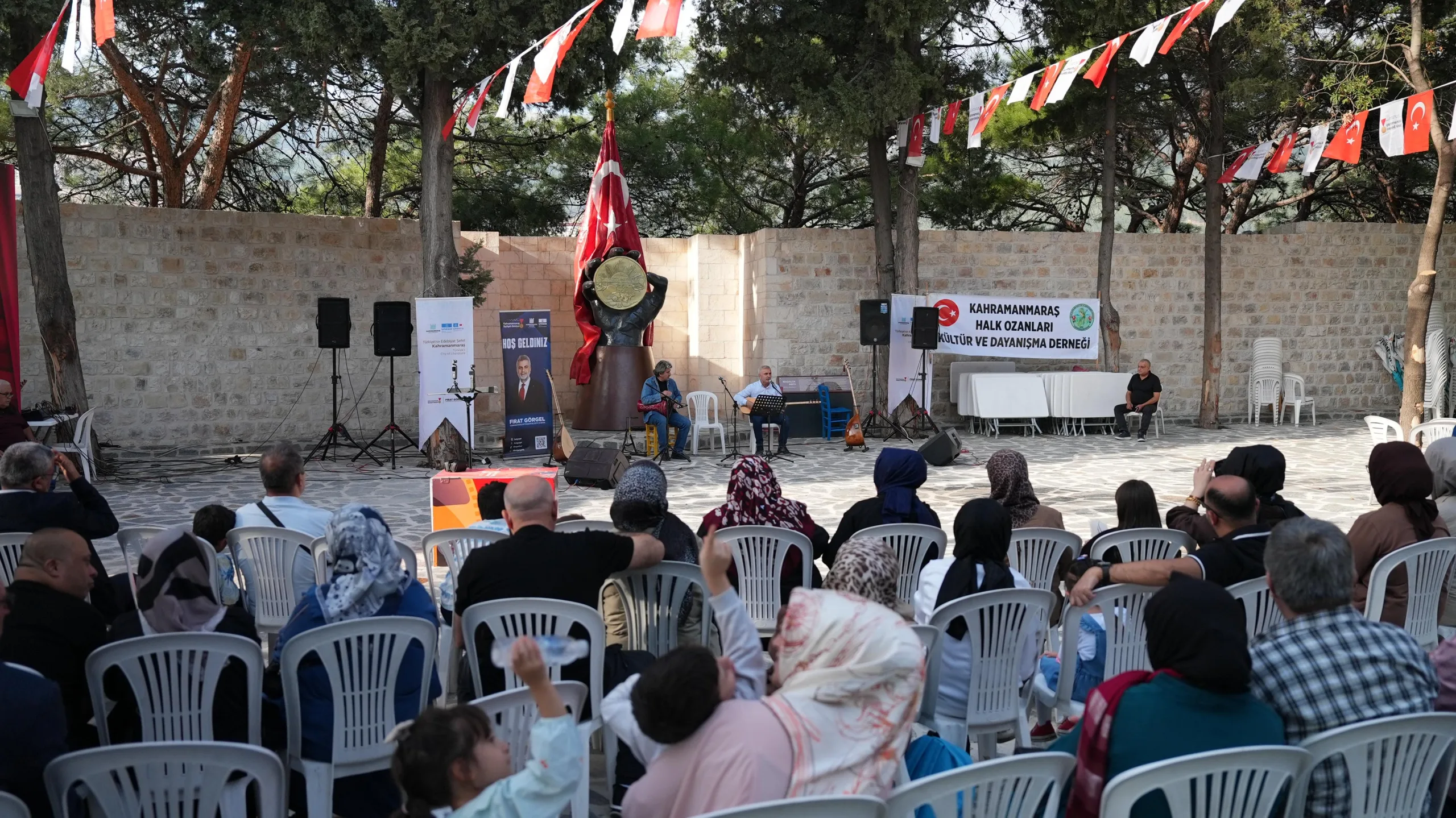 Tarihi kalede sazın ve sözün ustaları buluştu