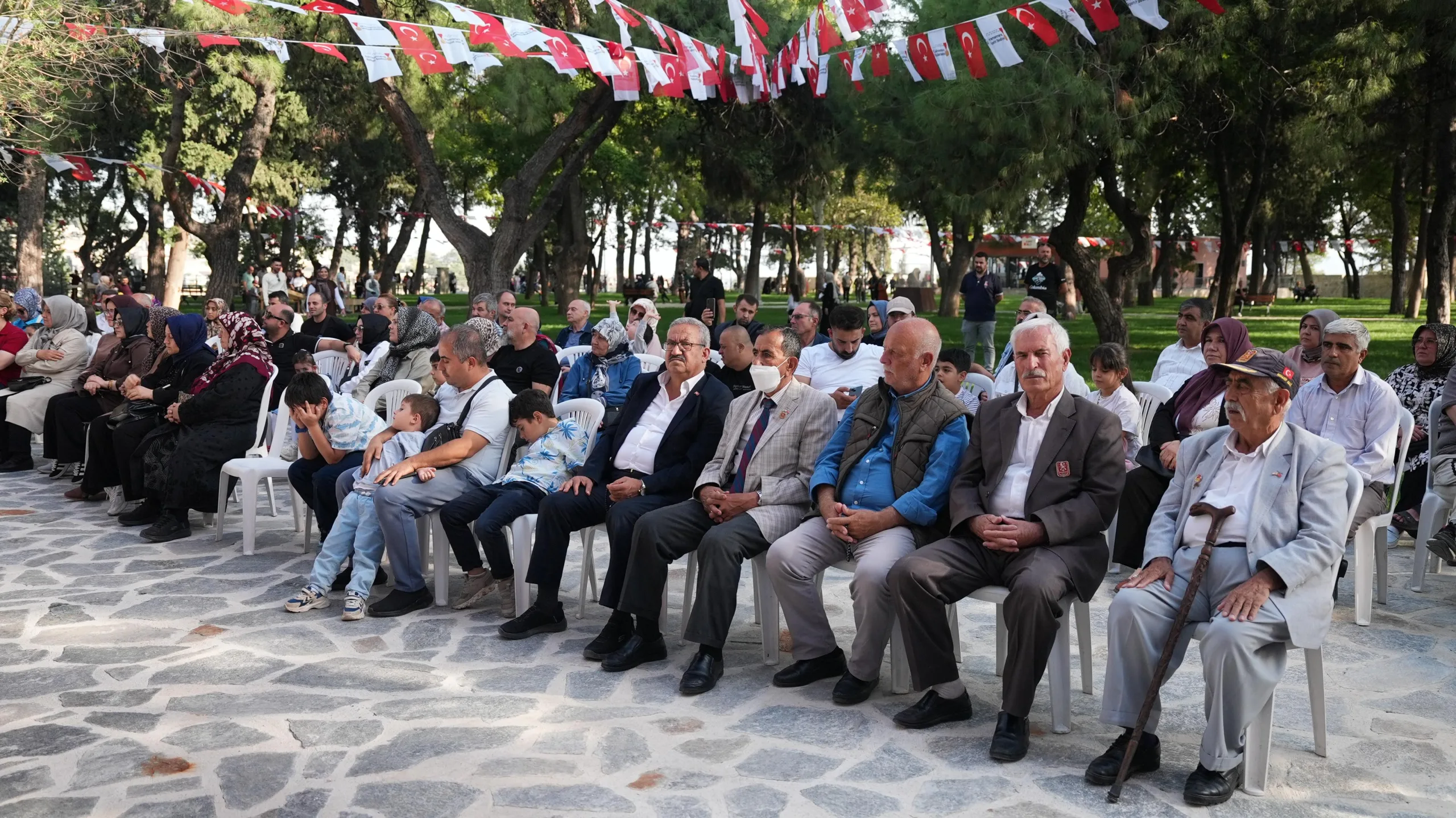 Tarihi kalede sazın ve sözün ustaları buluştu