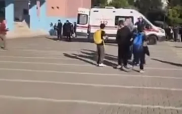 Bir ortaokulda öğrenciler arasında çıkan kavgada 5 öğrenci yaralanarak hastanede