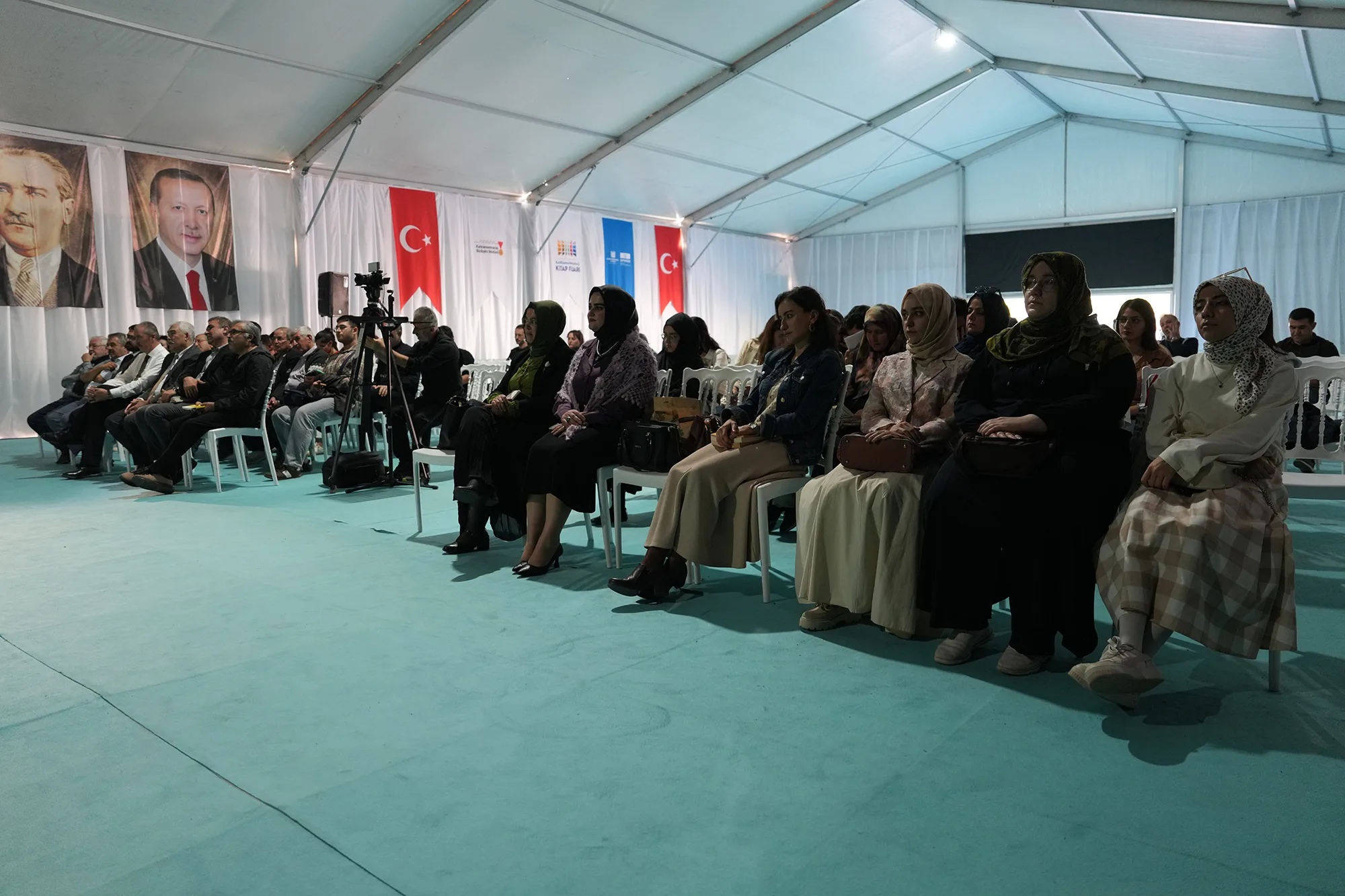 Beşir ayvazoğlu kitap fuarı’nda edebiyatı anlattı!