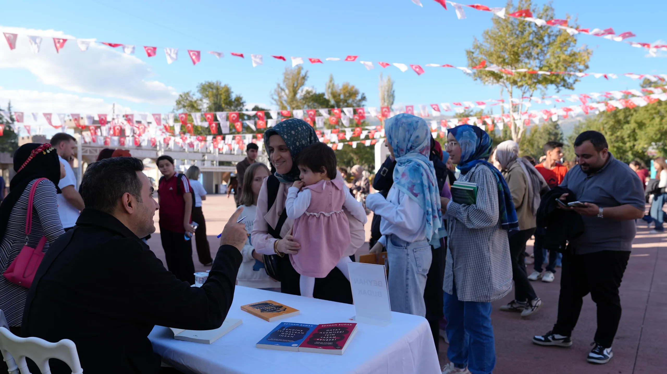 Beyhan budak’tan kitap fuarı’nda ebeveynlere önemli uyarılar!