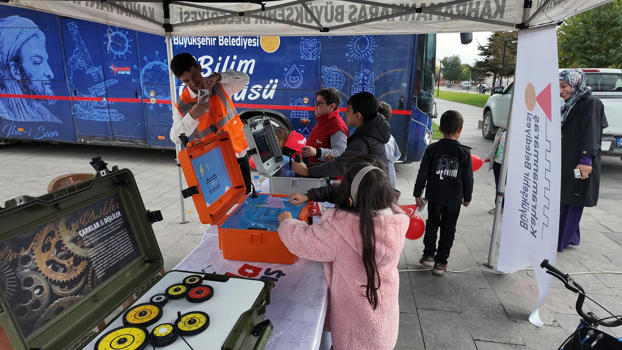 Gezici laboratuvar elbistan’da: bilim otobüsü gençlerle buluştu!