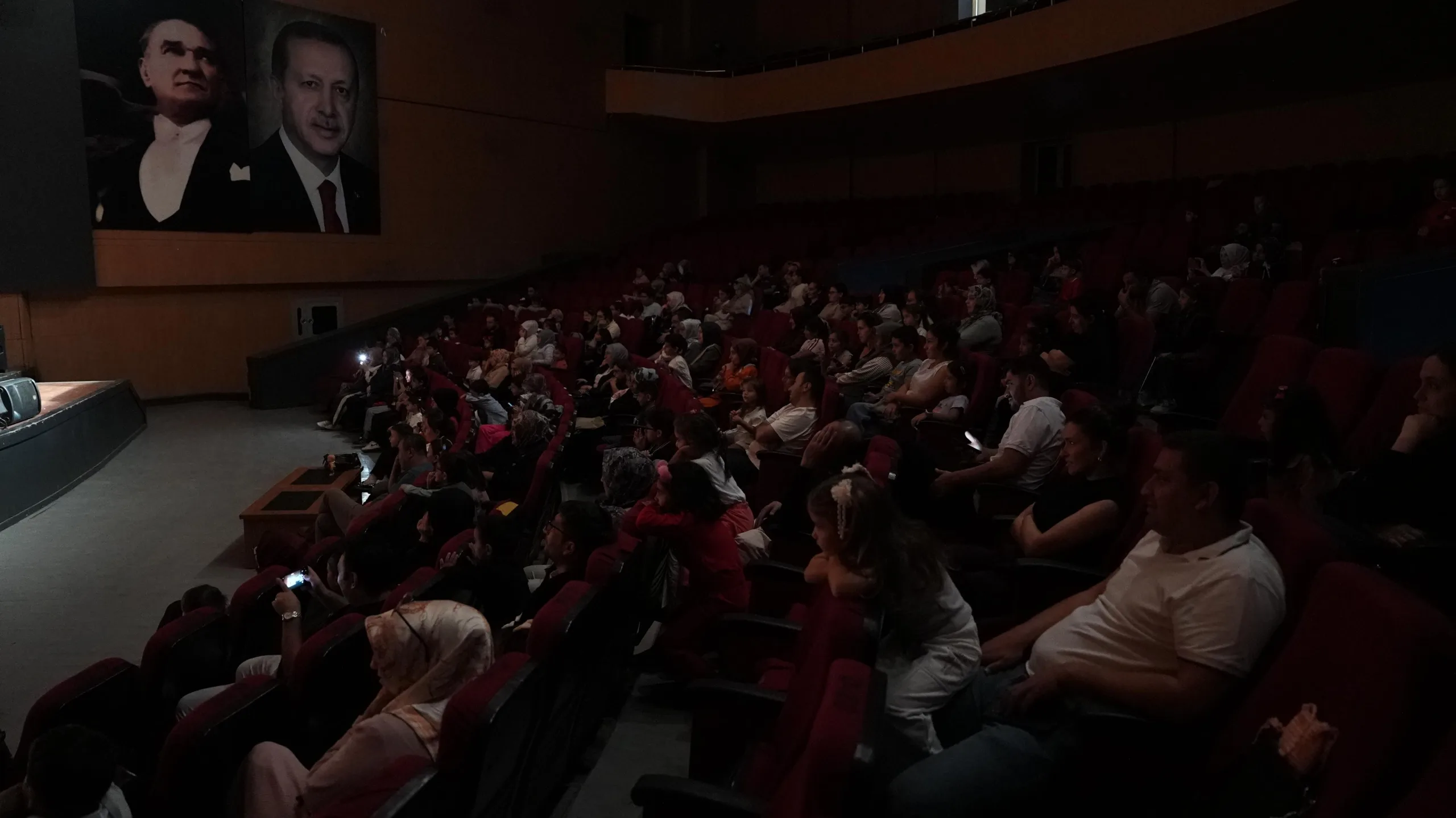 Büyükşehir’den eğitici tiyatro gösterimi!