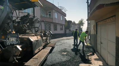 Kahramanmaraş Büyükşehir Belediyesi, Dulkadiroğlu Divanlı Mahallesi’nde altyapısı tamamlanan caddeleri sıcak