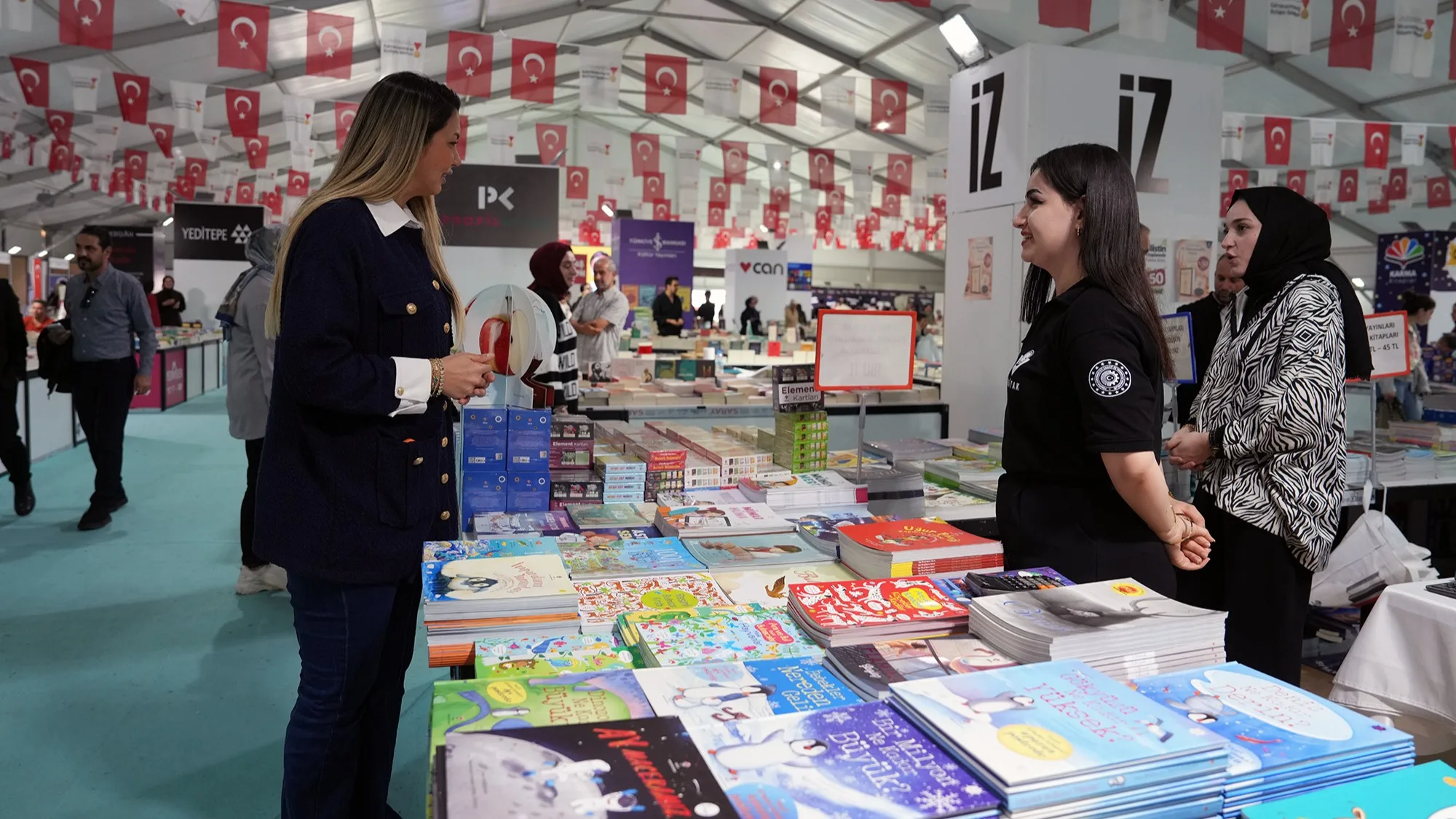 Fulya öztürk ve türker akıncı kitap fuarı’nda sevenleriyle buluştu! Fulya öztürk ve türker akıncı kitap fuarı’nda sevenleriyle buluştu!