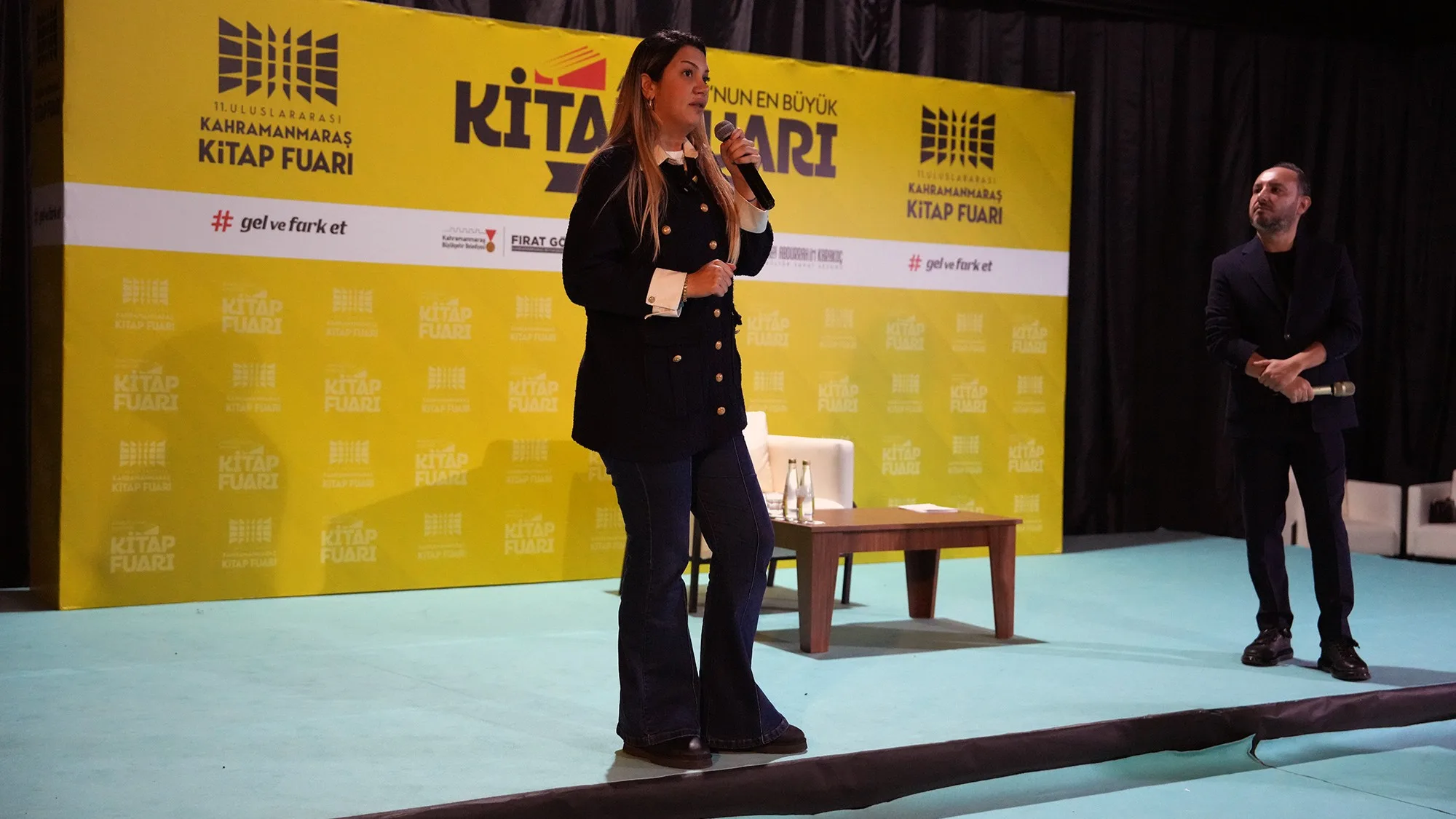 Fulya öztürk ve türker akıncı kitap fuarı’nda sevenleriyle buluştu! Fulya öztürk ve türker akıncı kitap fuarı’nda sevenleriyle buluştu!