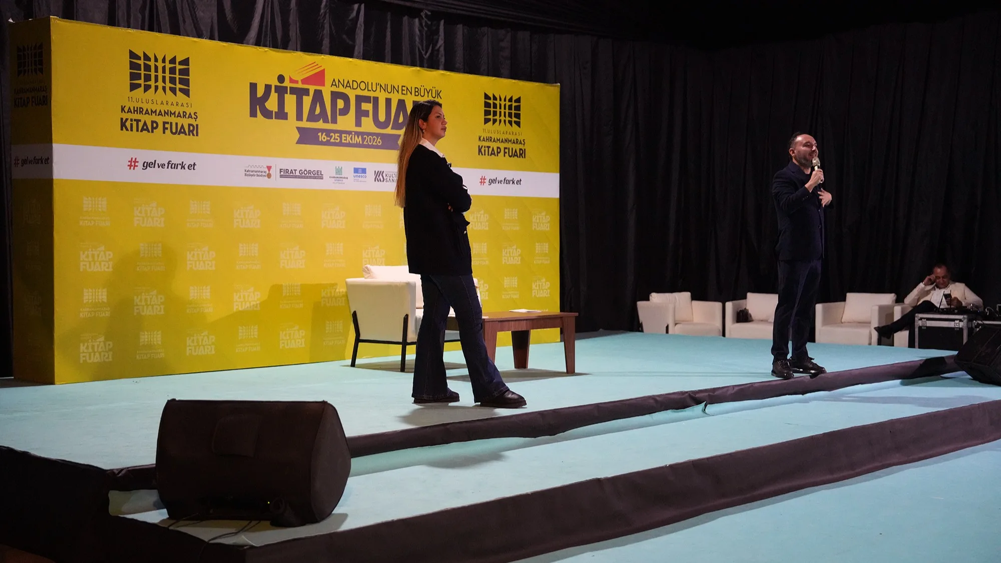 Fulya öztürk ve türker akıncı kitap fuarı’nda sevenleriyle buluştu!