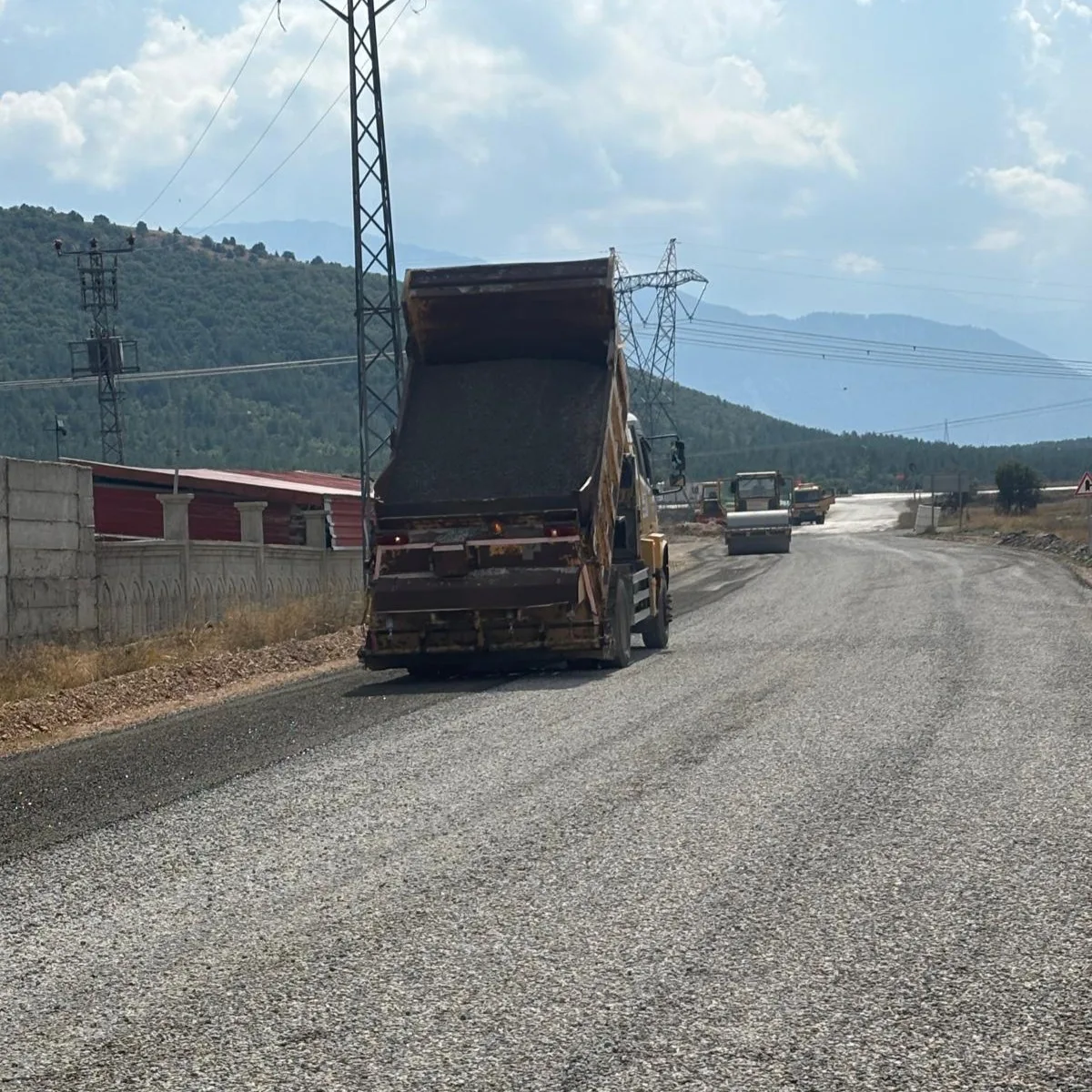 Göksun'da Kırsal Mahalle Yoluna İkinci Kat Asfalt