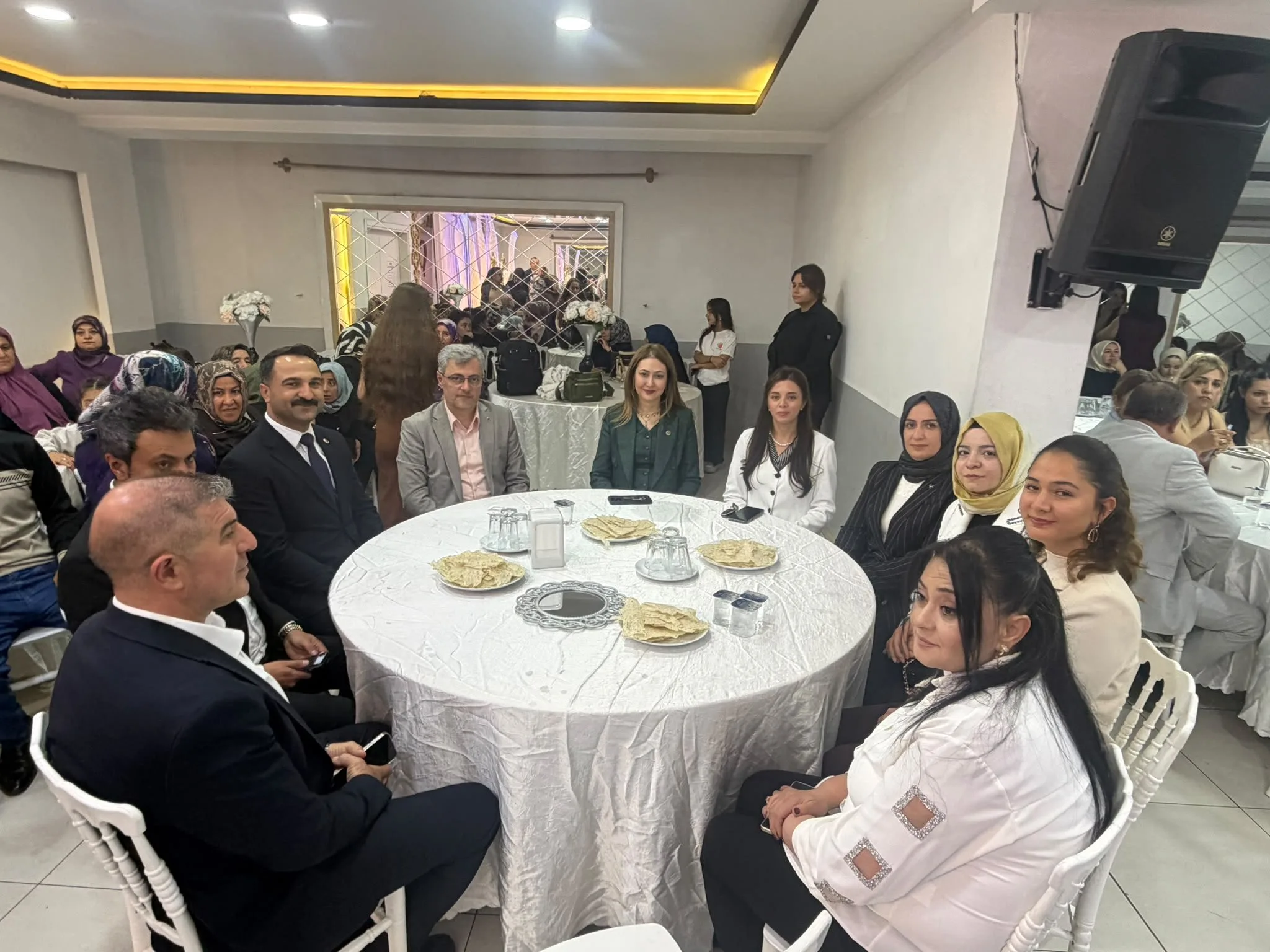 Milletvekili karakoç gazetecilerin düğününe katıldı