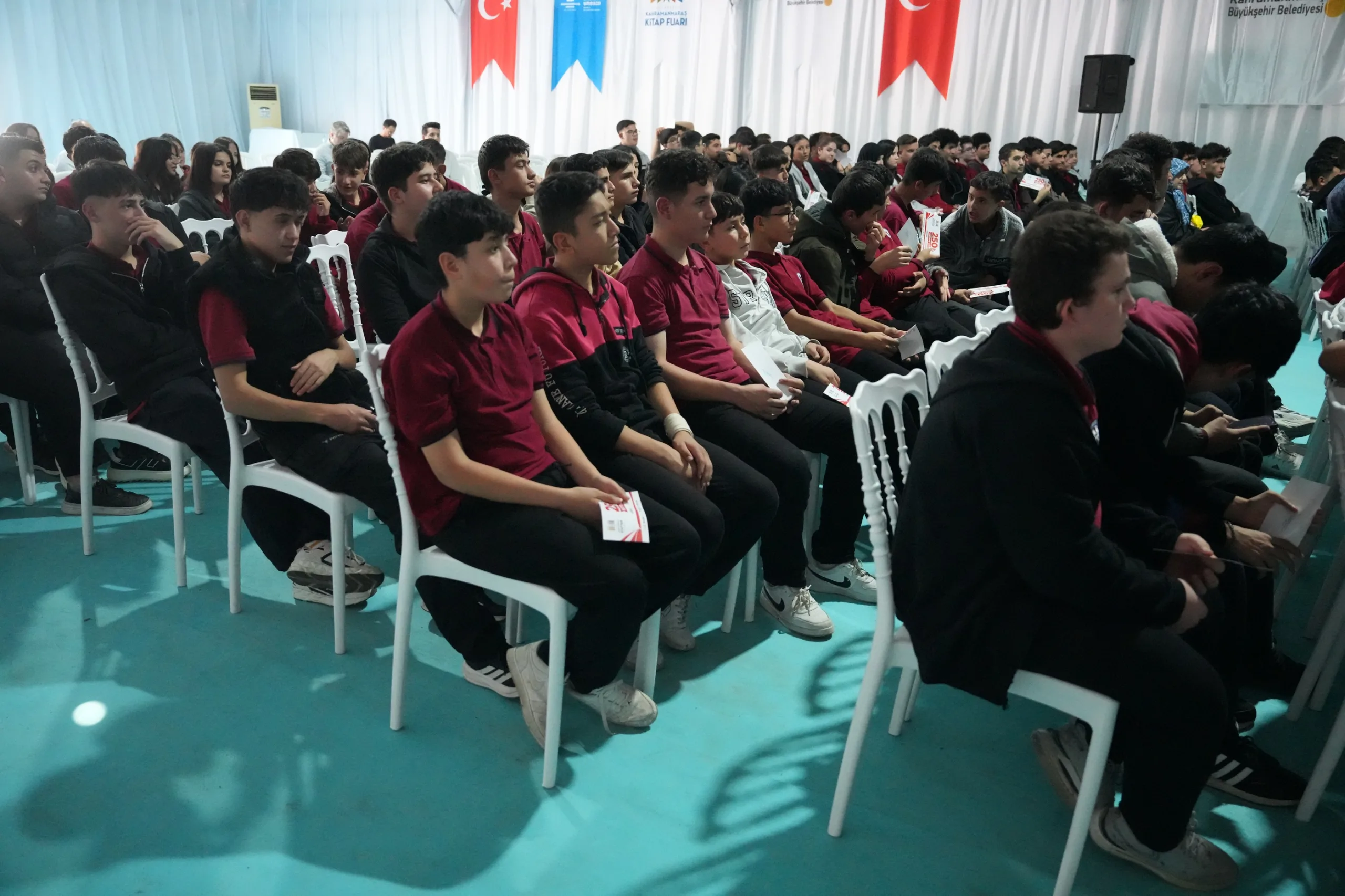 Hakan çelik gençlerle kitap fuarı’nda buluştu!