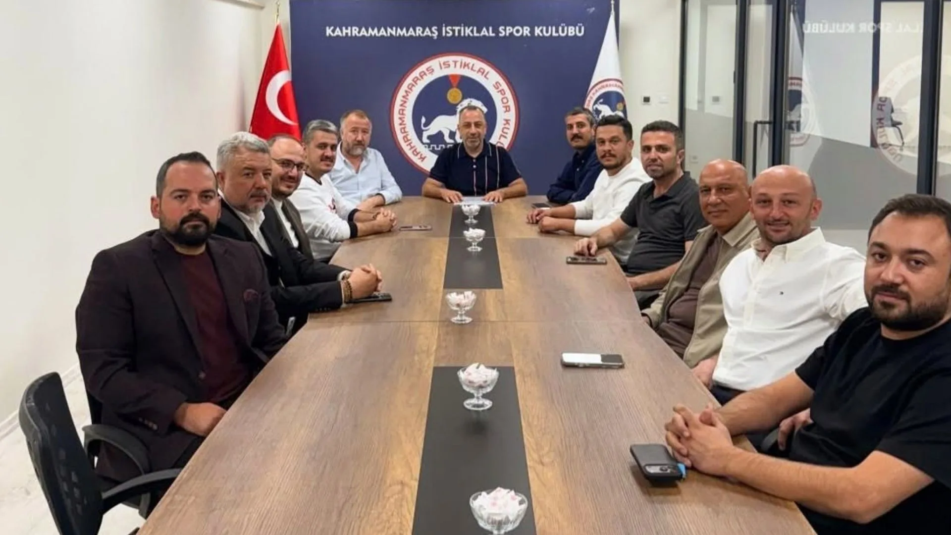 İstiklal’de Kritik Toplantı!