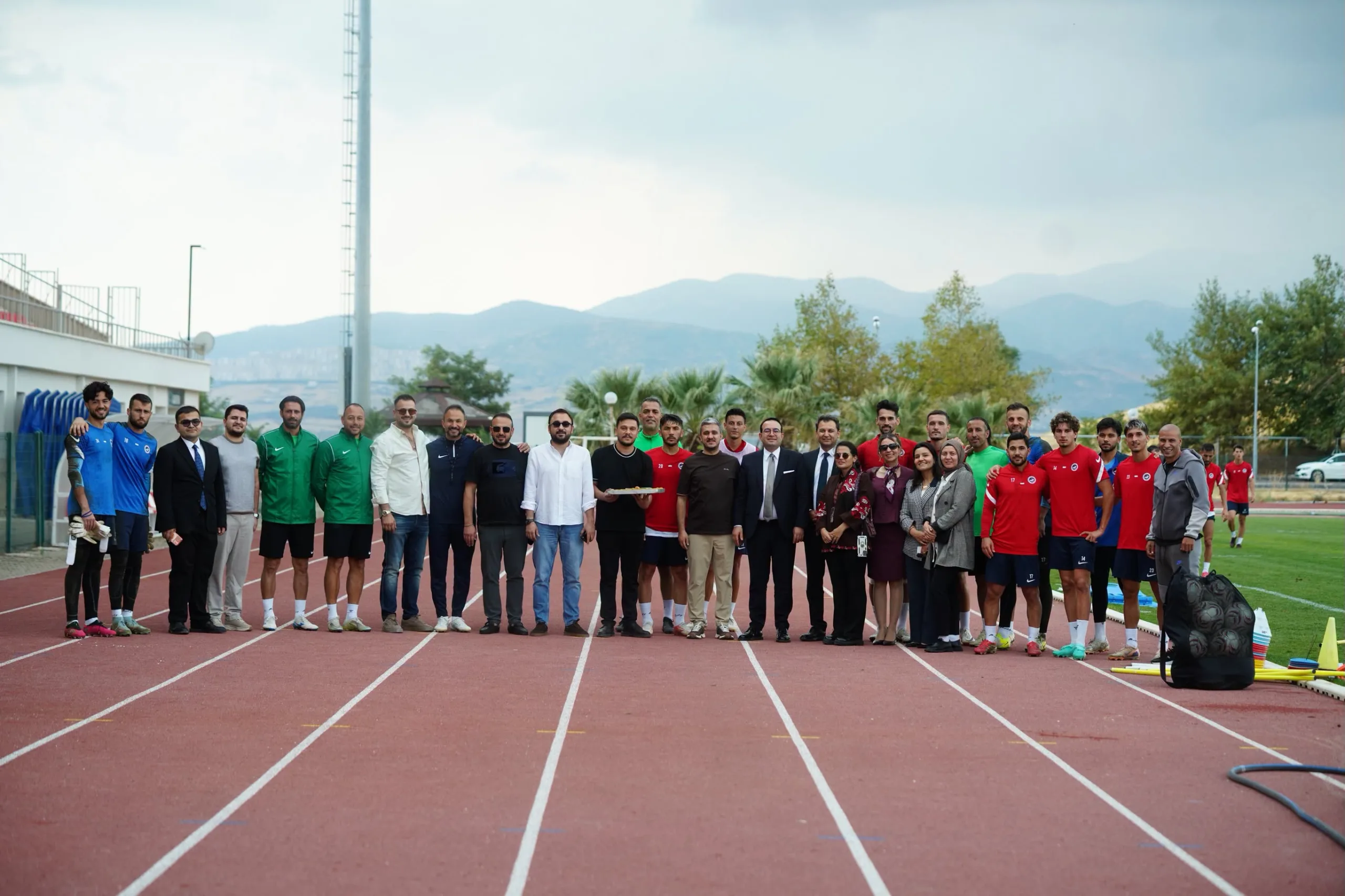 KABİYAD, Kahramanmaraş İstiklalspor antremanını ziyaret ederek moral ve destek mesajı