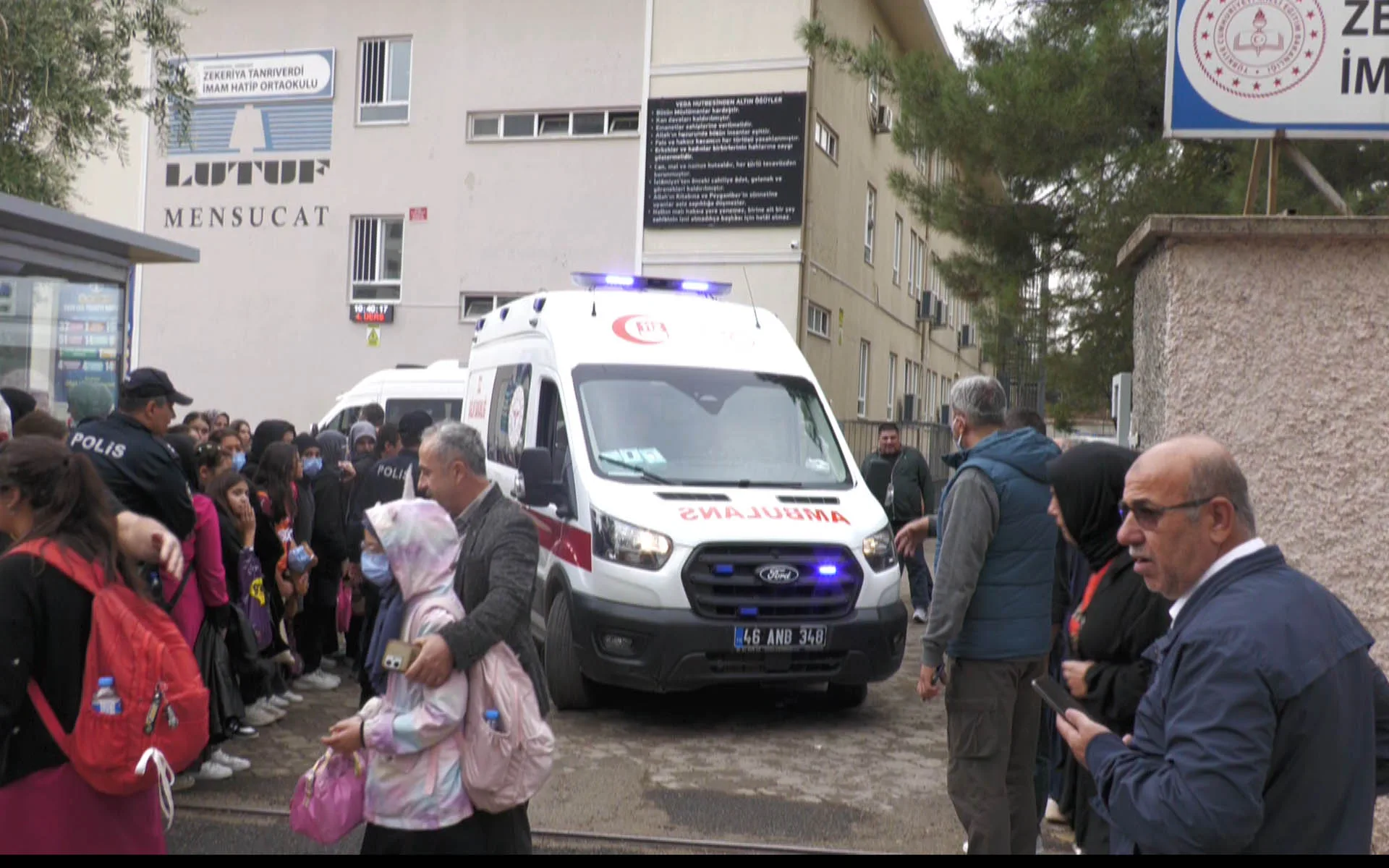 Kahramanmaraş’ta Zekeriya Tanrıverdi İmam Hatip Ortaokulu öğrencilerinin kimyasal kokudan zehirlenmesinin