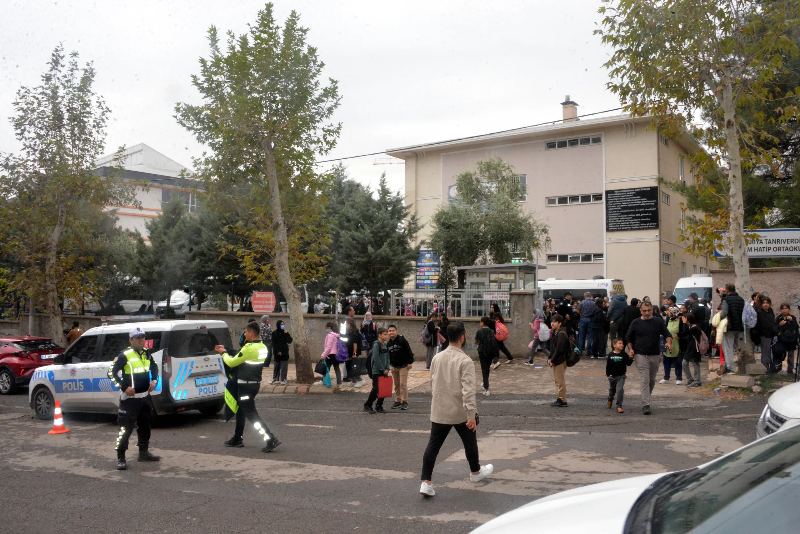 21 öğrenci hastanelik olmuştu: müdür bulut'tan açıklama!