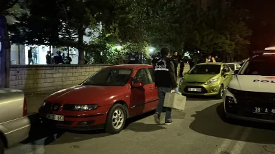 A.D., henüz bilinmeyen nedenle tartıştığı babası S.D.’yi bıçaklayarak öldürdü. Cinayetin