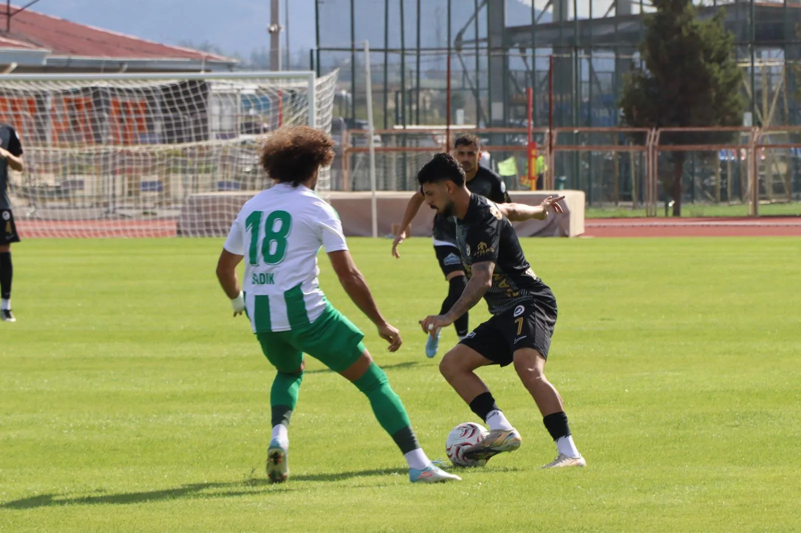 Kahramanmaraş İstiklalspor, kendi evinde Serikspor'u 4-1 mağlup ederek ligdeki 3.