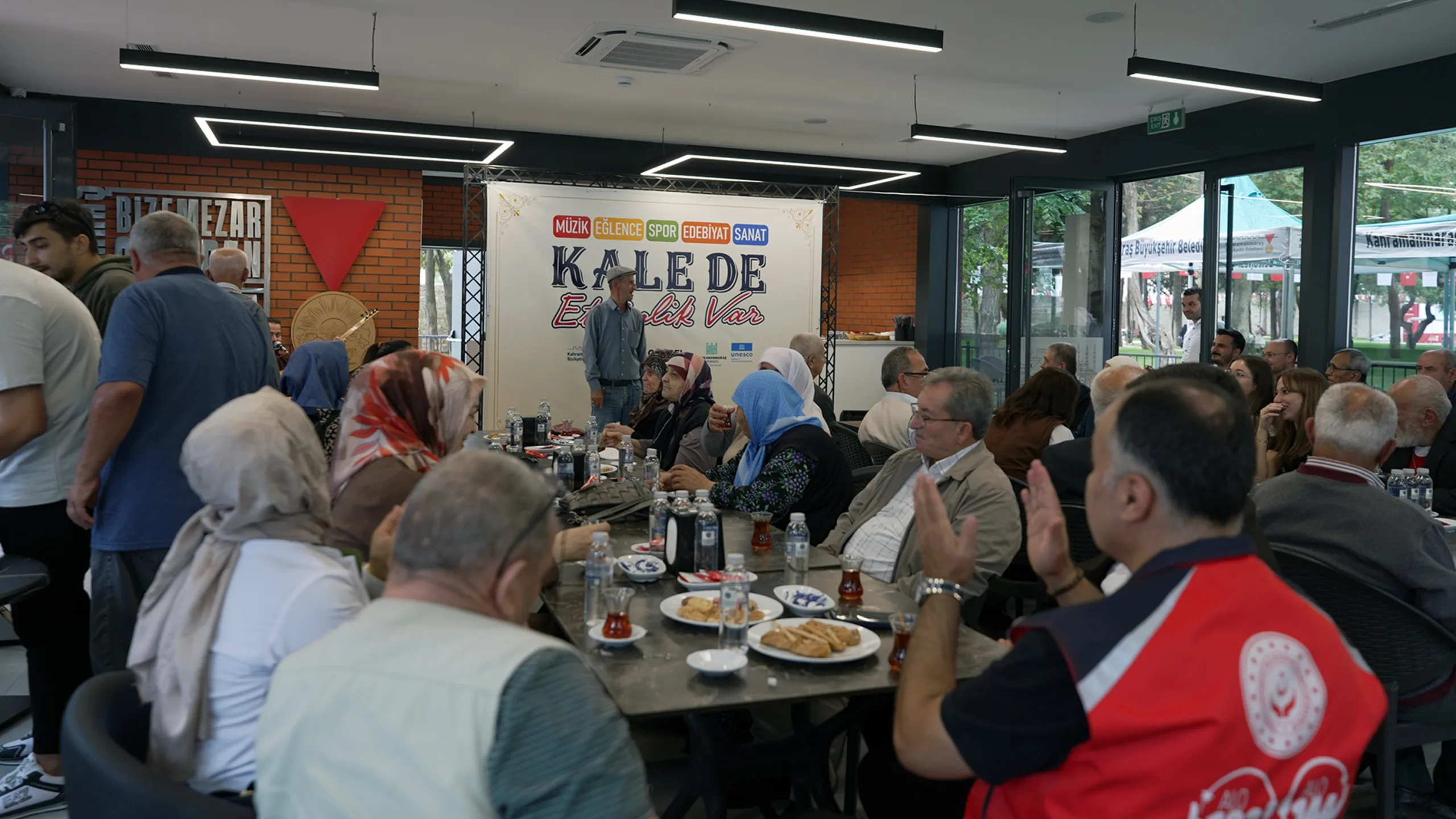 Kahramanmaraş kalesi’nde yaşlılar günü’ne özel canlı müzik!