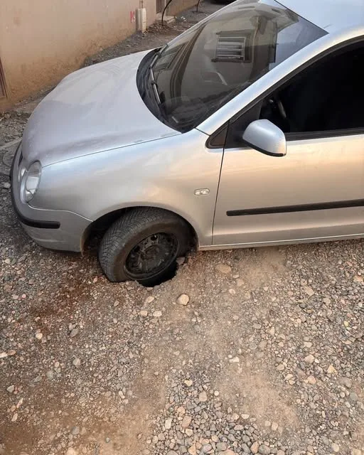 Kahramanmaraş’ta park halindeki aracını hareket ettirmek isteyen bir vatandaş, toprağın