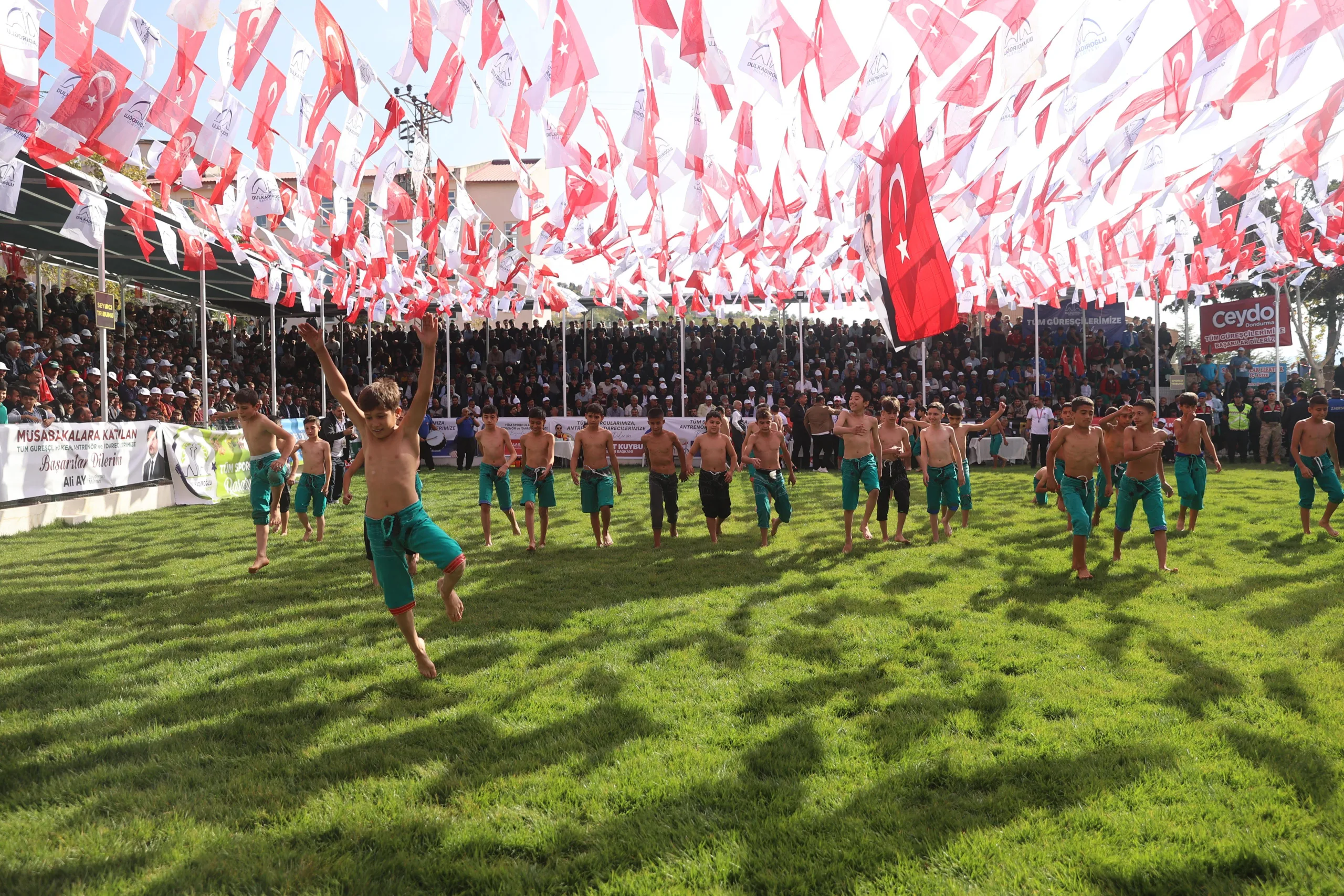 Dulkadiroğlu Belediyesi ve Türkiye Geleneksel Güreşler Federasyonu iş birliğiyle düzenlenen