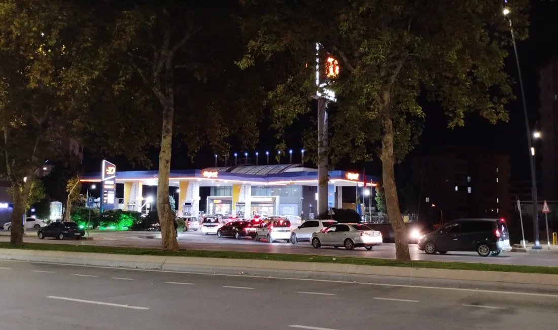 Kahramanmaraş’ta dün gece araç sahipleri, dev akaryakıt zammına saatler kala