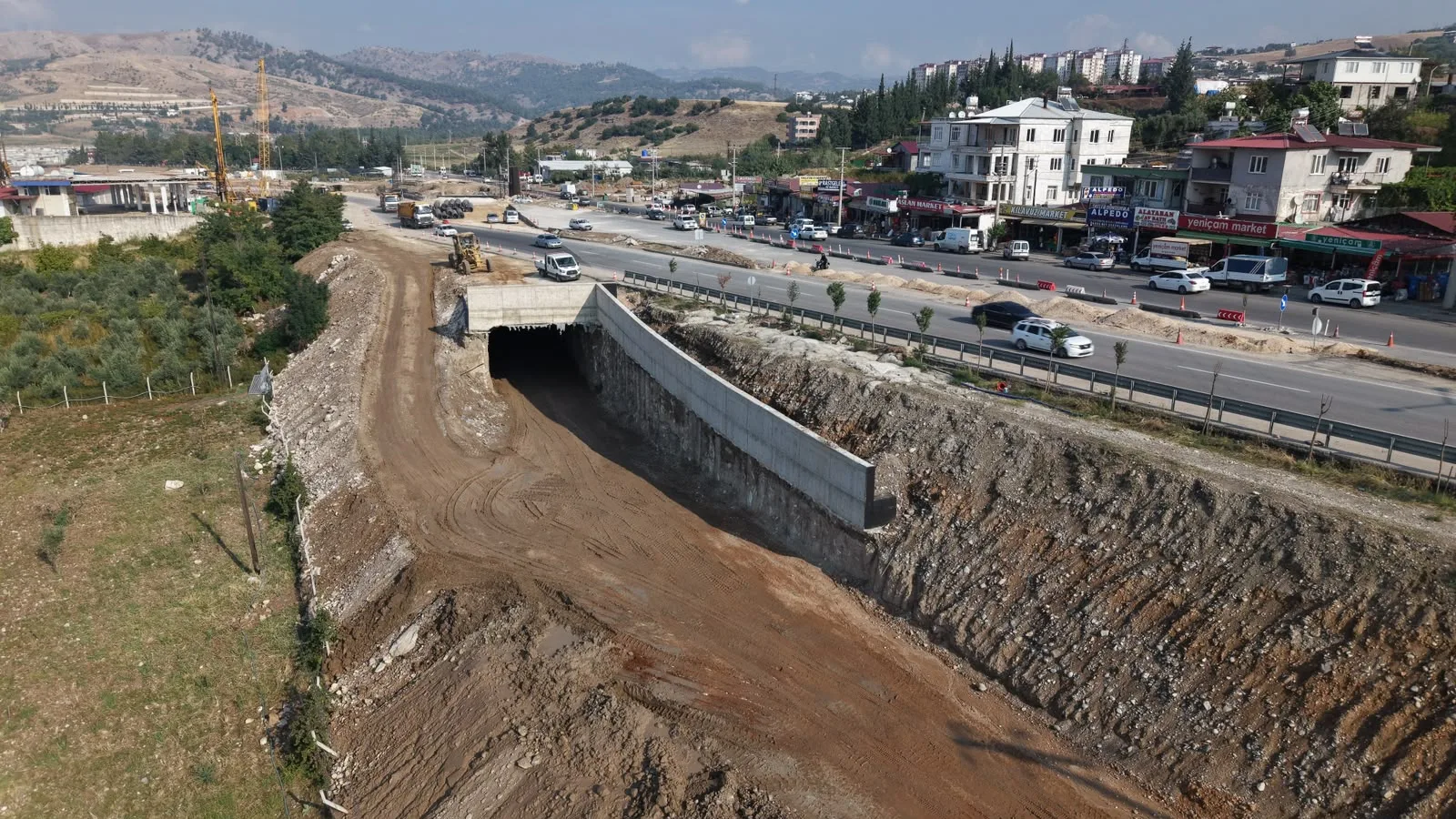 Kılavuzlu 3 katlı kavşağı’nda i̇nşaat hız kazandı!