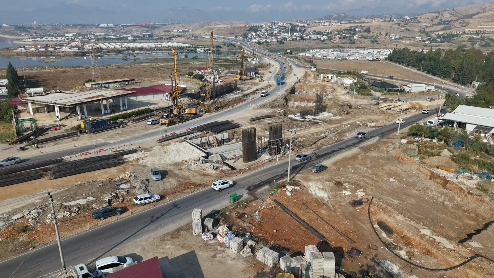 Kılavuzlu 3 katlı kavşağı’nda i̇nşaat hız kazandı!