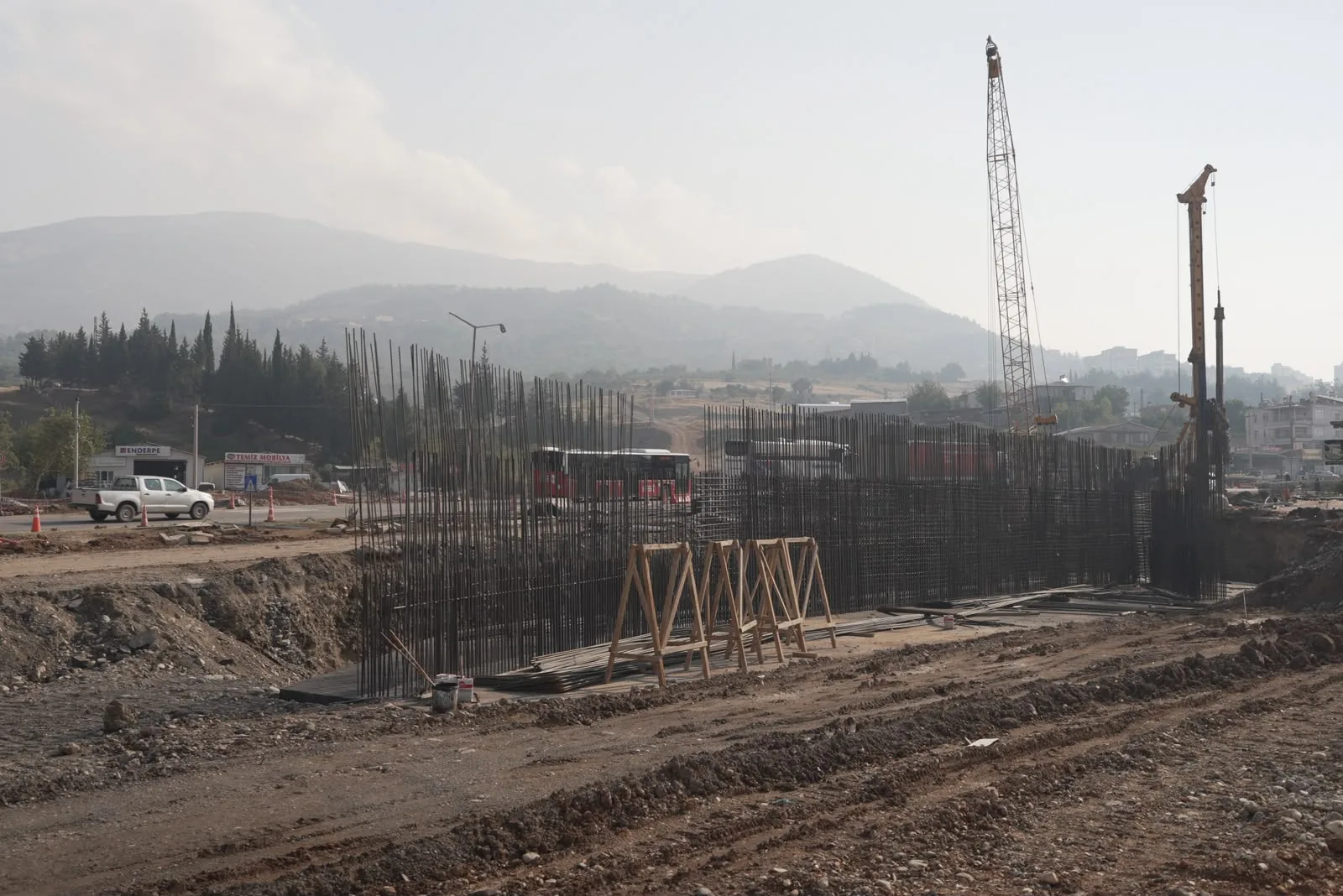 Kılavuzlu 3 katlı kavşağı’nda i̇nşaat hız kazandı!