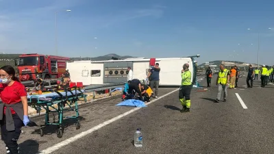 Tur otobüsün devrildiği dehşet kazada ilk belirlemelere göre 11 kişi