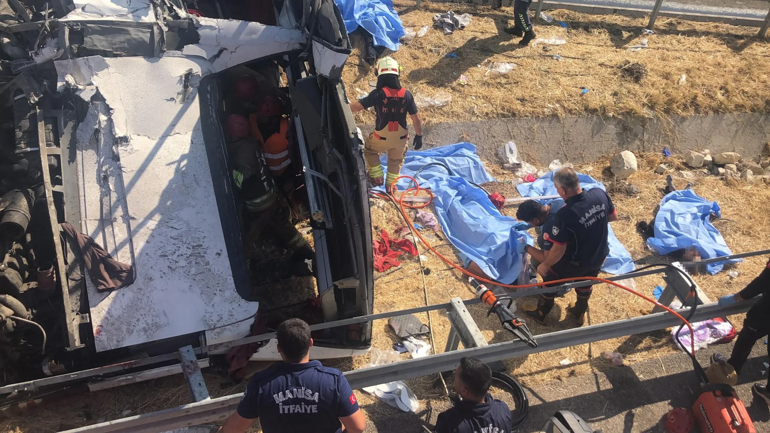 Otoyolda can pazarı: 11 ölü 27 yaralı