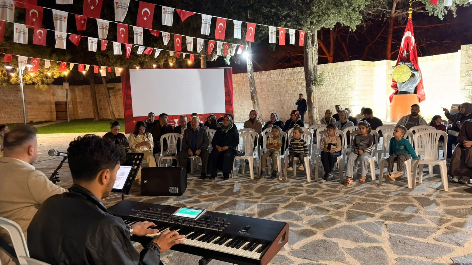 Kahramanmaraş kalesi’nde mahzuni şerif türküleri yankılandı!