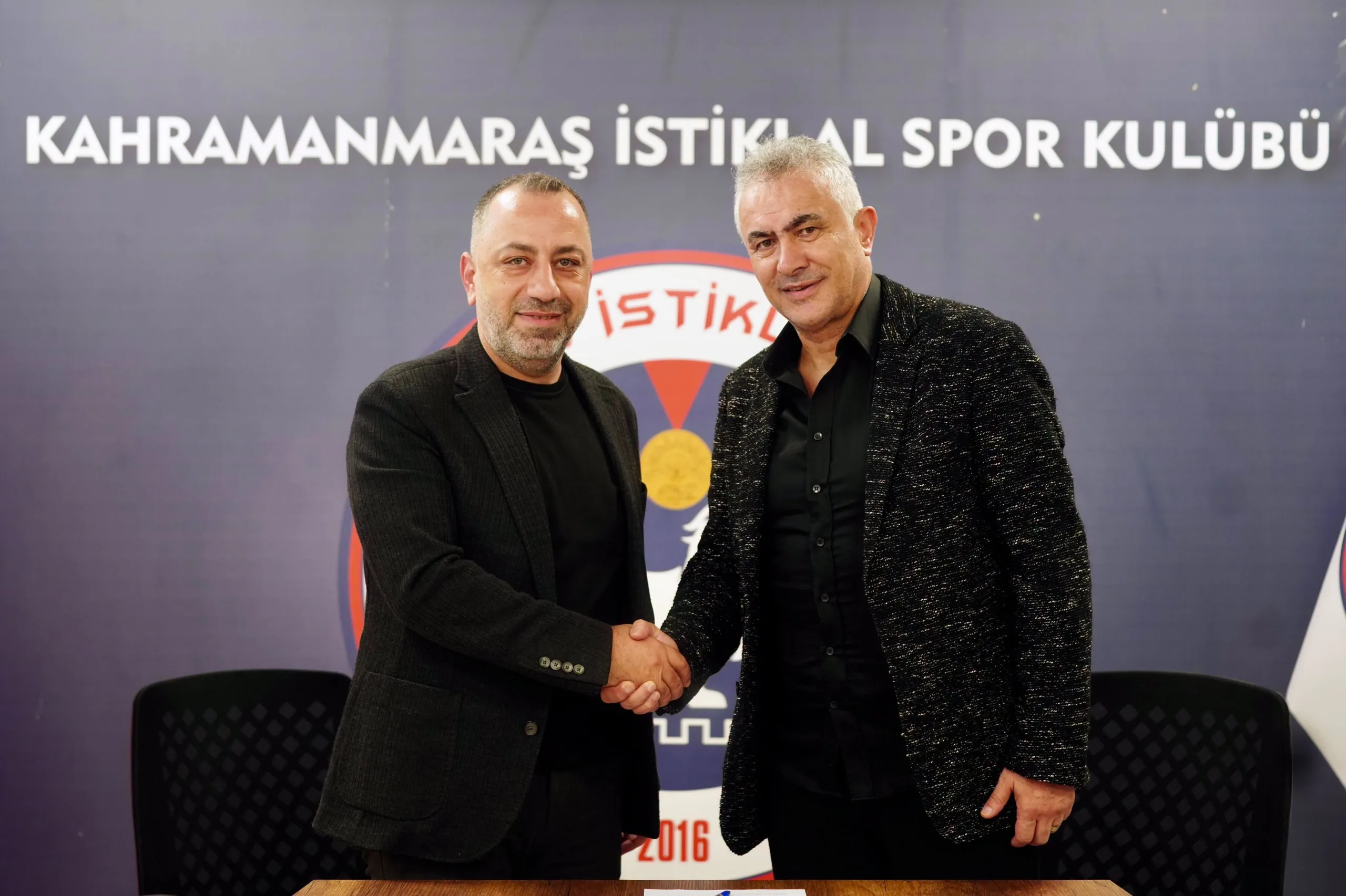 İstiklal’de şampiyon i̇mza!