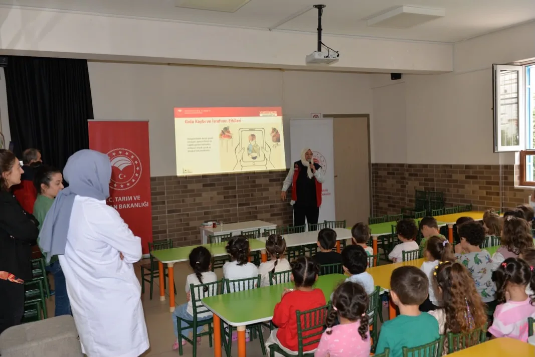 Minik öğrencilere gıda i̇srafı ve tasarruf eğitimi! Minik öğrencilere gıda i̇srafı ve tasarruf eğitimi!