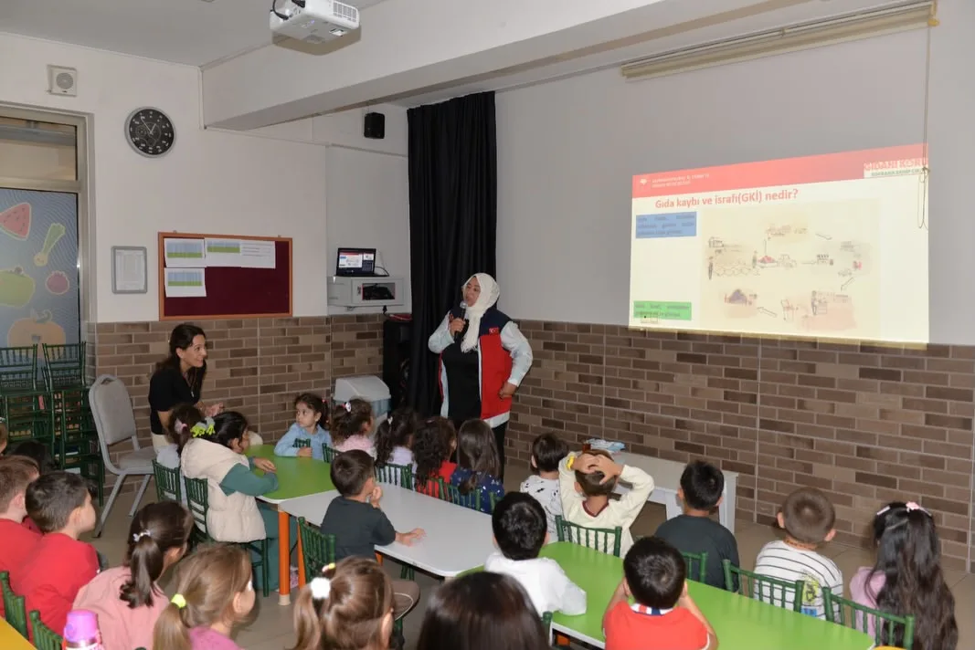 Minik öğrencilere gıda i̇srafı ve tasarruf eğitimi!