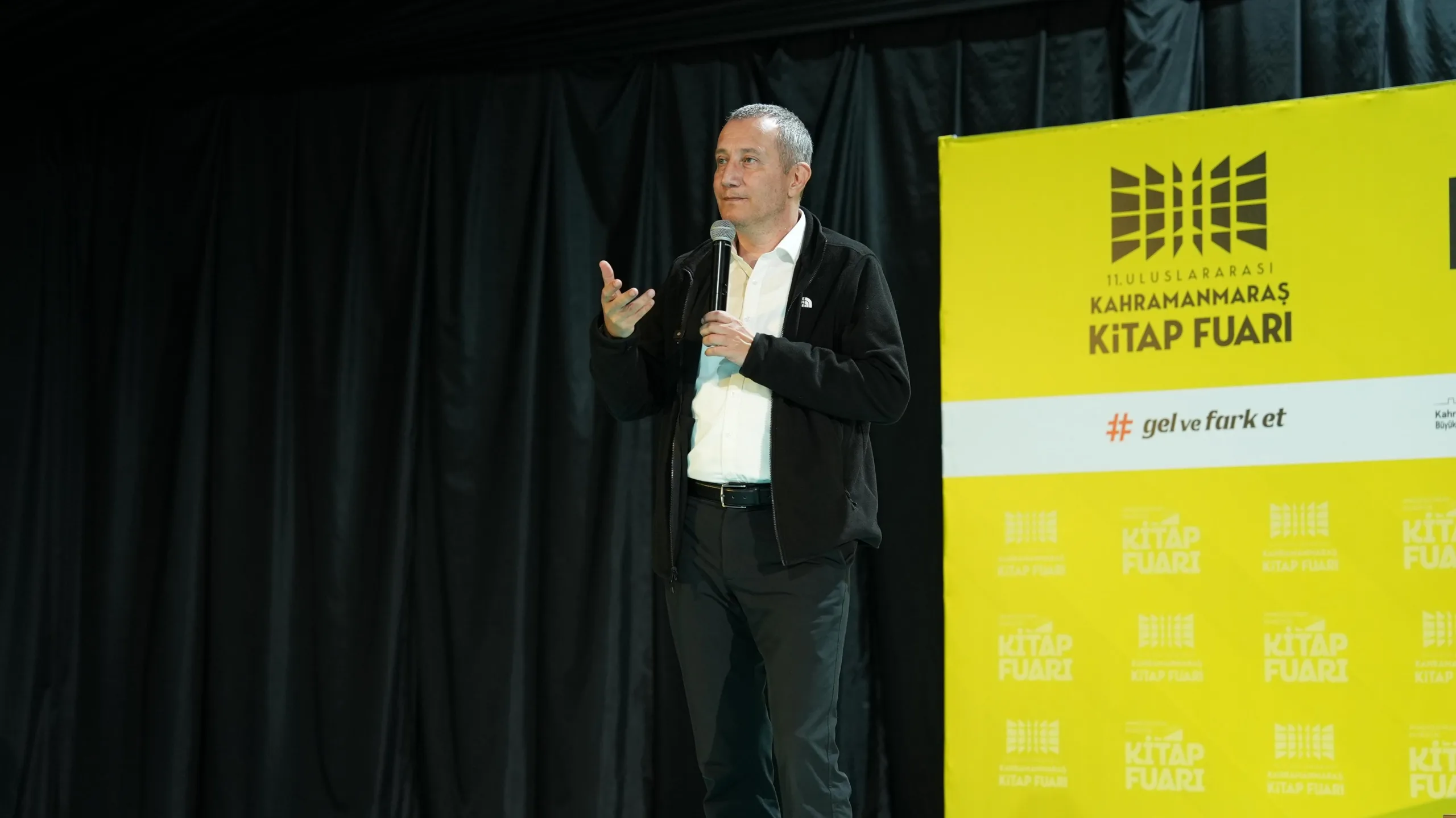 Uluslararası Kahramanmaraş Kitap Fuarı’na konuk olan yazar Orhan Toker, dijital