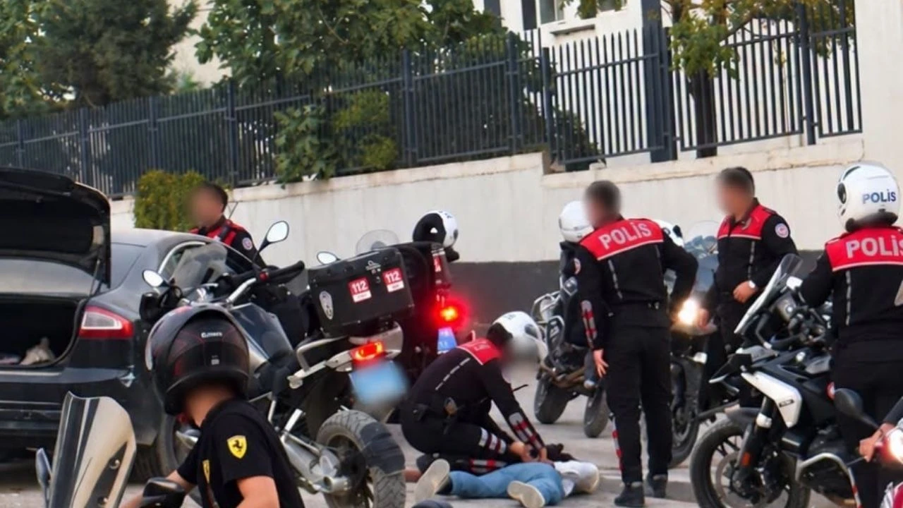 Kahramanmaraş’ın Dulkadiroğlu ilçesinde Yunus ekiplerinin dur ihtarına uymayarak kaçan 16-17