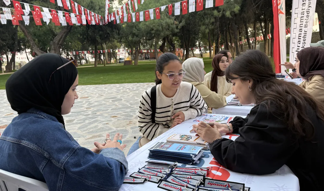 Tarihi kalede düzenlenen tanıtım günlerinde bir araya gelen gençler; eğitim,