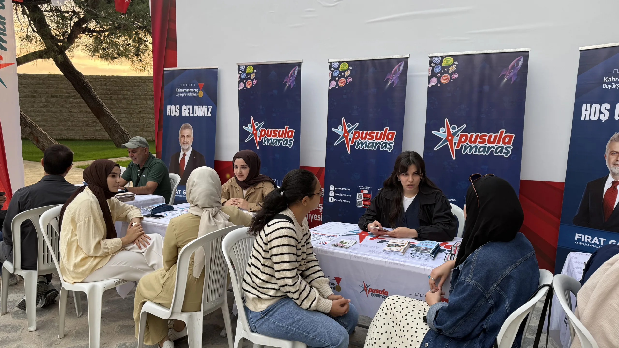 Kalede buluşan gençler topluluklara katıldı