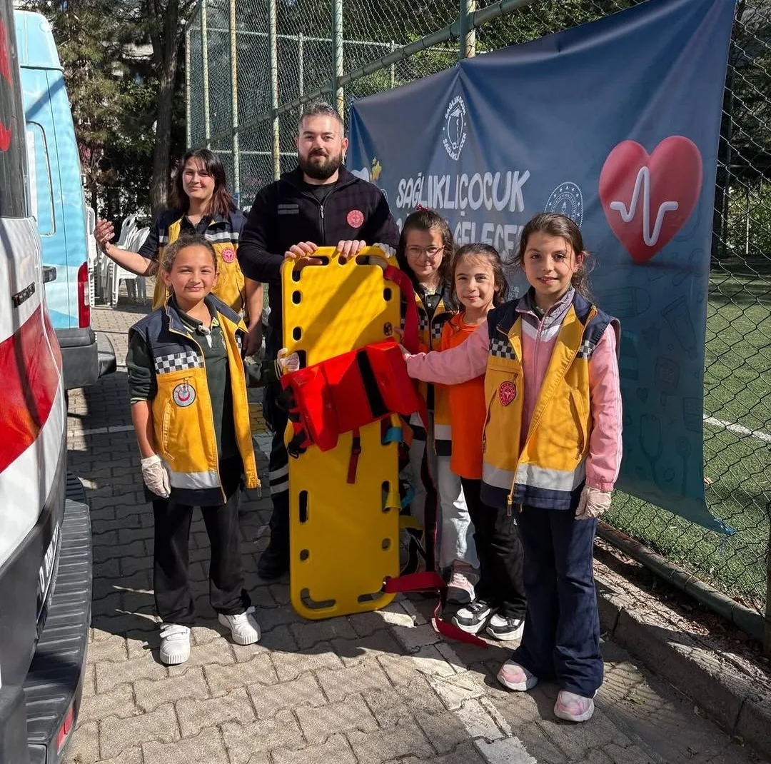 Andırın İlçe Sağlık Müdürlüğü tarafından çocuklarda erken yaşta sağlık bilinci