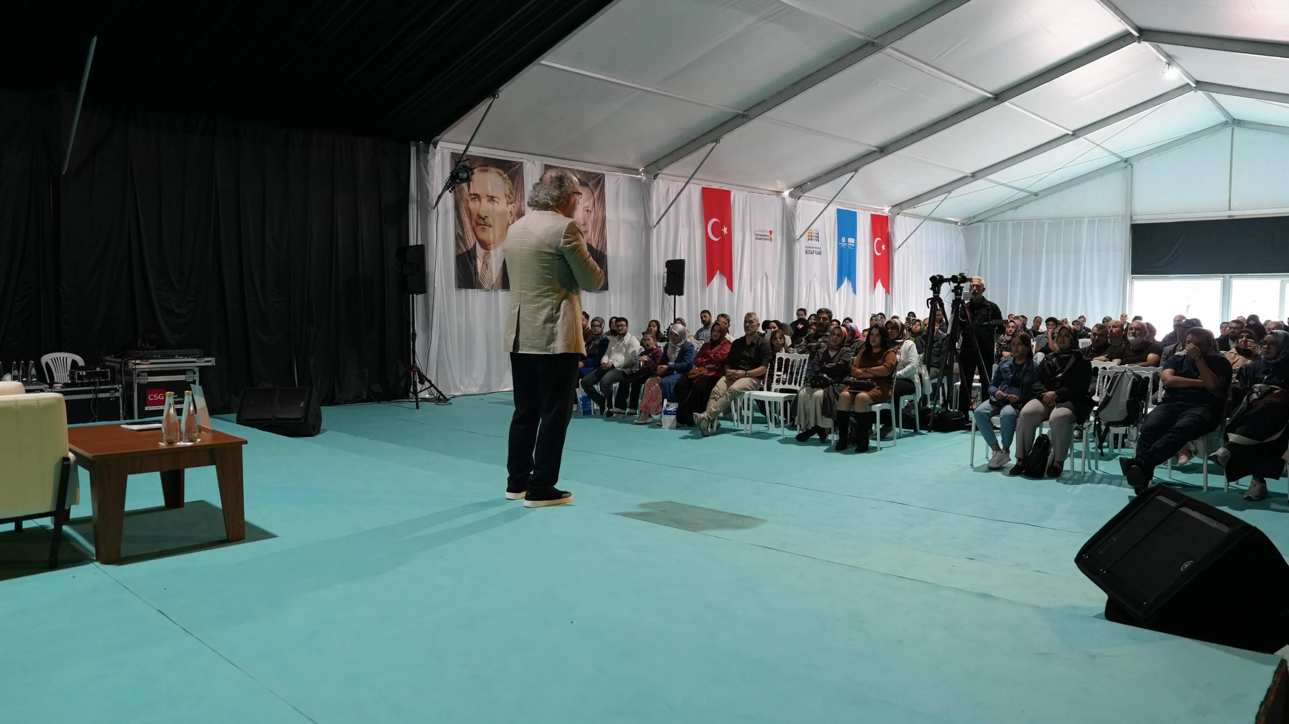 Kitap fuarındaki söyleşide dile getirilen sözler dikkat çekti!
