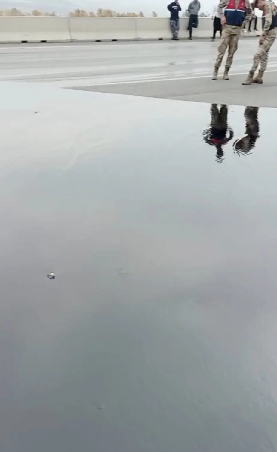 Tankerler çarpıştı: tonlarca yakıt yola döküldü!