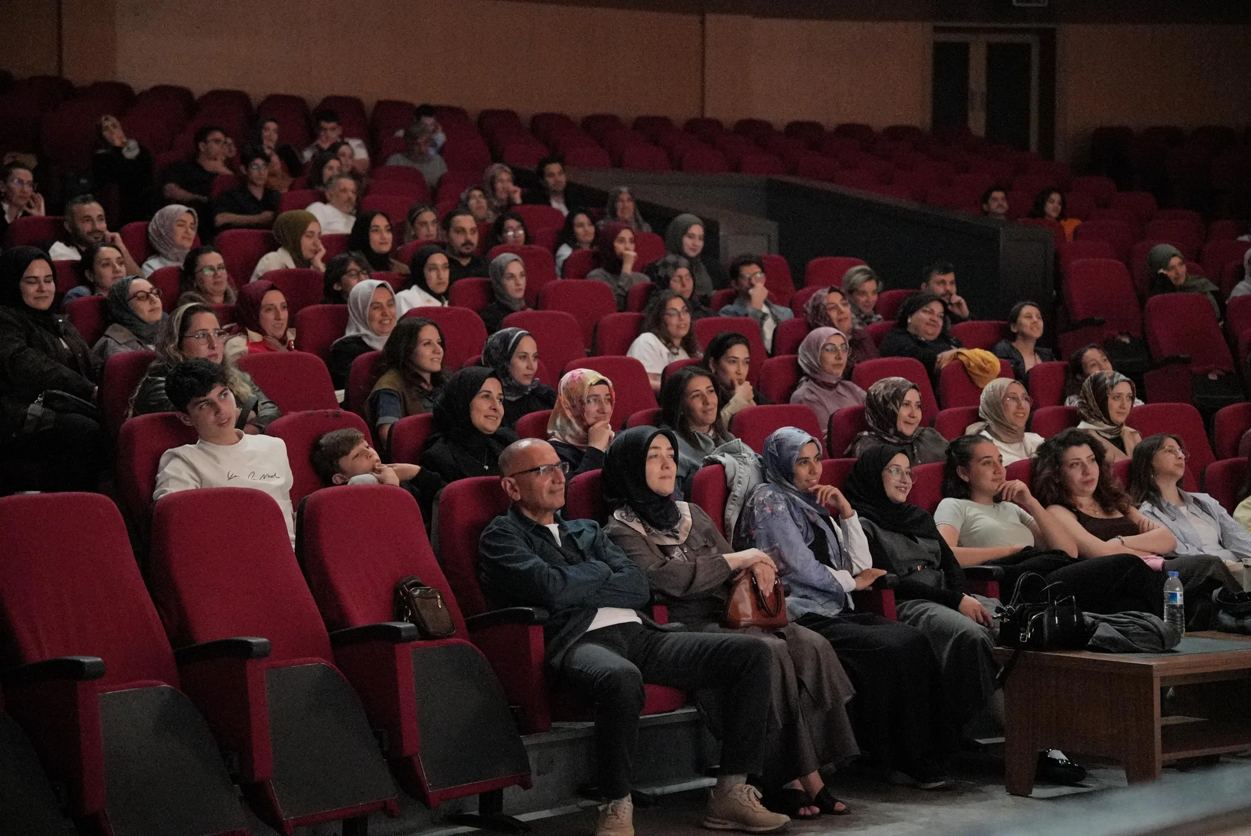 Kahramanmaraş’ta tiyatroseverlere kahkaha dolu akşam