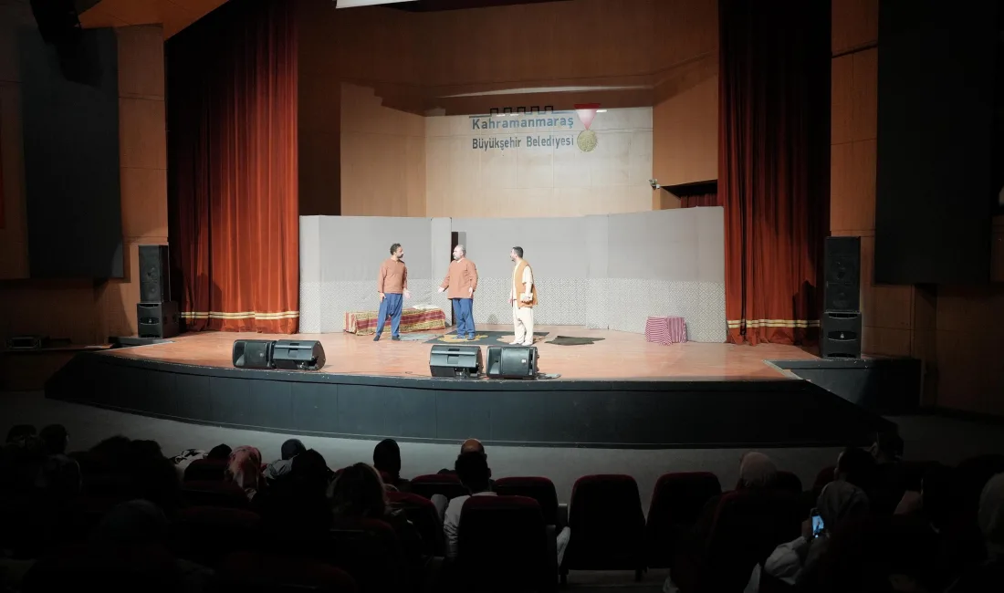 Kahramanmaraş Büyükşehir Belediyesi’nin kültür sanat etkinlikleri kapsamında sahnelenen "Bir Tabak