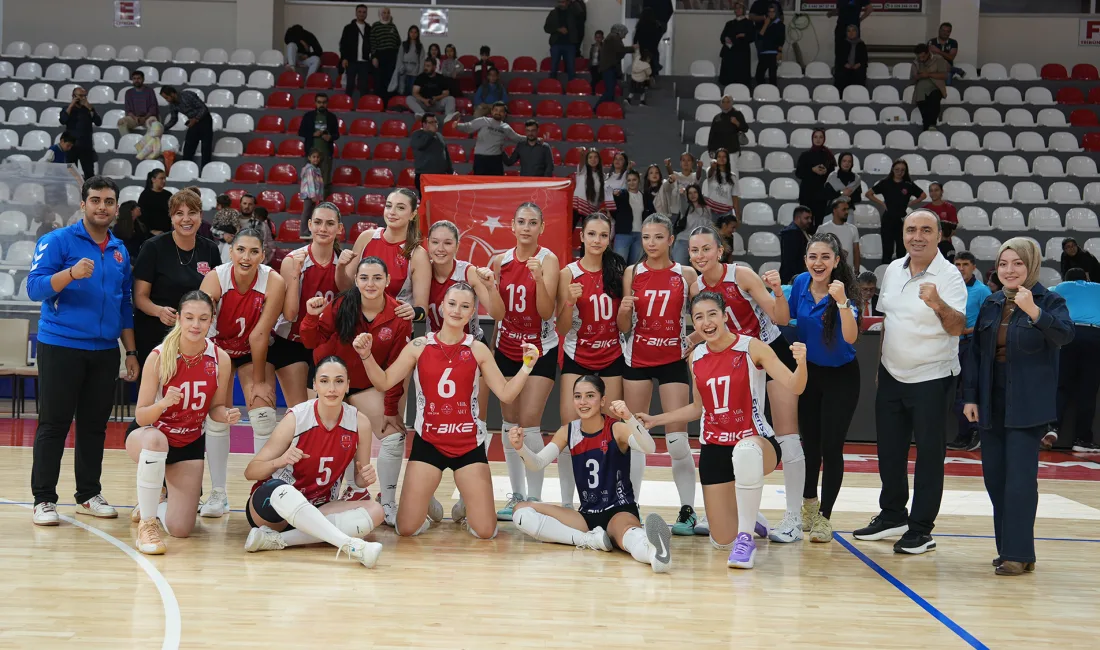 Kahramanmaraş Büyükşehir Belediyespor Kadın Voleybol Takımı, sahasında konuk ettiği Antepia