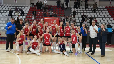 Kahramanmaraş Büyükşehir Belediyespor Kadın Voleybol Takımı, sahasında konuk ettiği Antepia