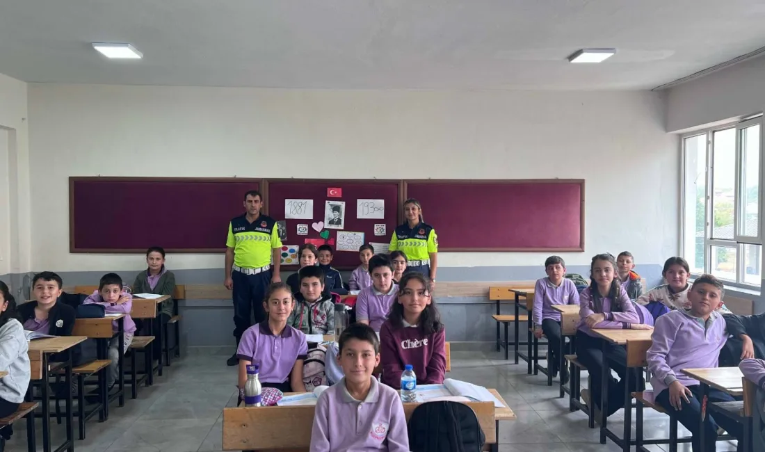 Trafik Jandarması ekipleri, okullarda düzenlediği eğitimlerle 2 bin 113 öğrenciye