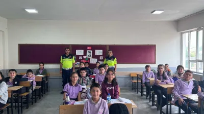 Trafik Jandarması ekipleri, okullarda düzenlediği eğitimlerle 2 bin 113 öğrenciye