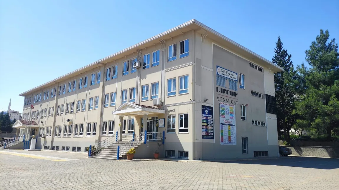 Okul Çevresinde Koku Paniği: 15 Öğrenci Hastanelik Oldu!