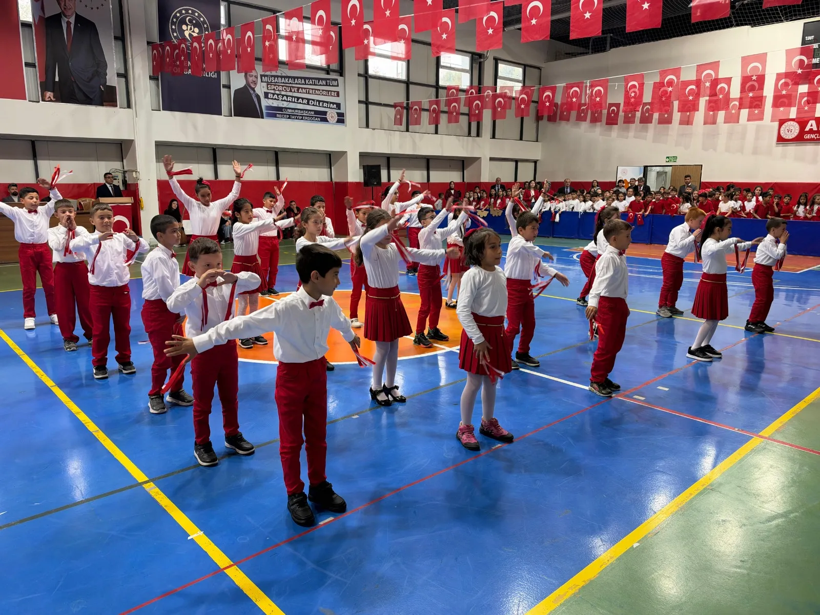 Cumhuriyet'in yıl dönümü andırın’da görkemli gösterilerle kutlandı!