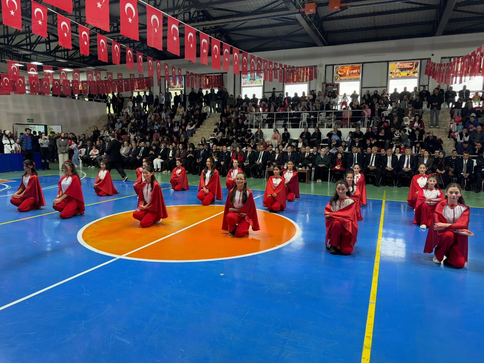 Cumhuriyet'in yıl dönümü andırın’da görkemli gösterilerle kutlandı!