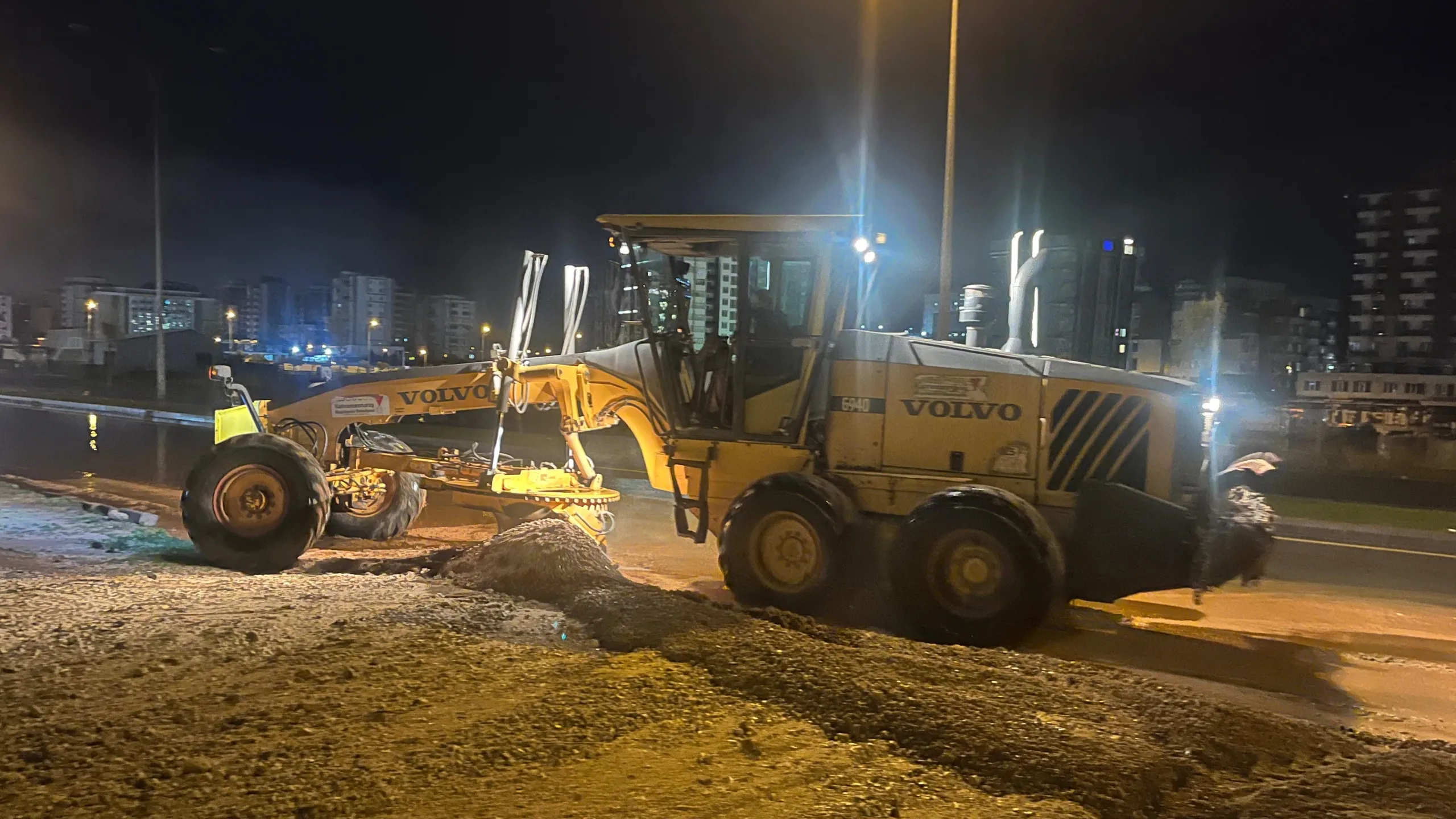 Sağanak mesaisi: büyükşehir sahada!